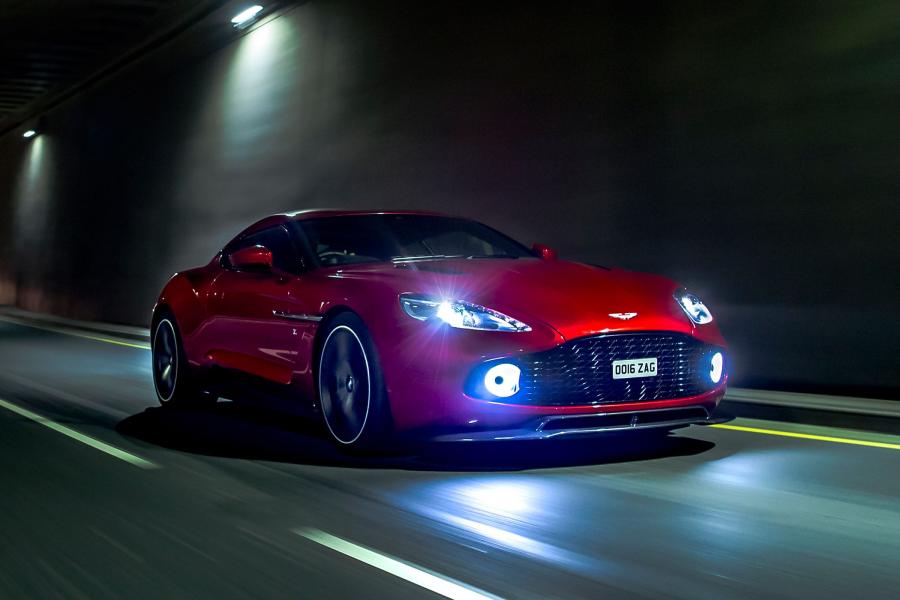  Aston Martin Vanquish Zagato 2017 года  (UK) (фото 18 из 43)